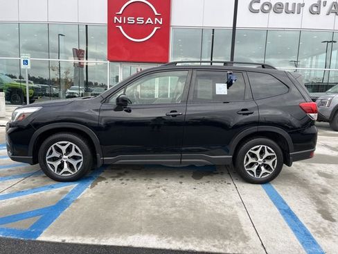 Used 2019 Subaru Forester Premium image 2