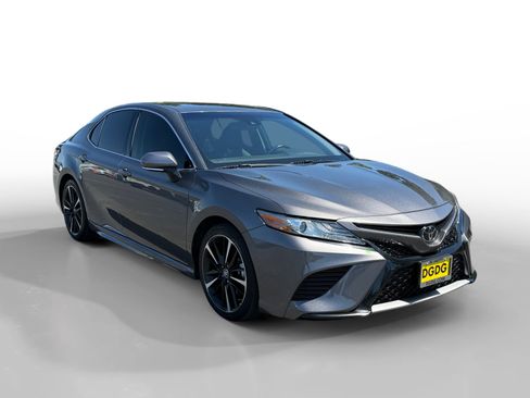 Used 2019 Toyota Camry XSE FWD image 7