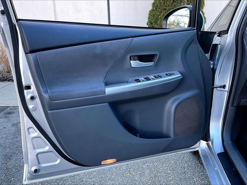 Used 2012 Toyota Prius V Two image 21