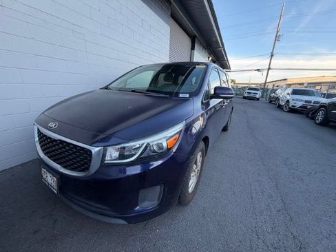 Used 2018 Kia Sedona LX FWD image 2