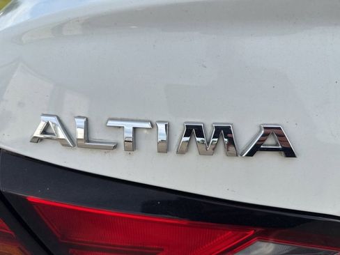 Used 2019 Nissan Altima 2.5 S FWD image 3