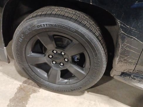 Used 2017 Chevrolet Tahoe LT image 3