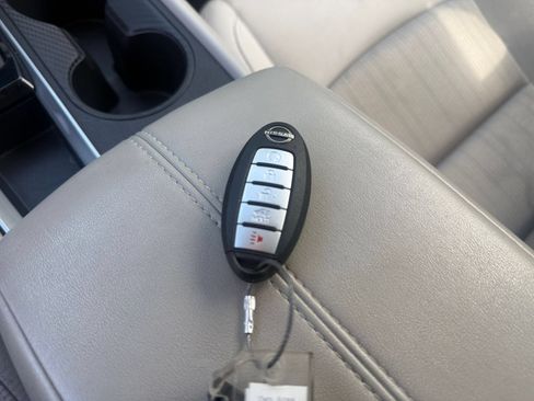 Used 2025 Nissan Altima 2.5 SV FWD image 21