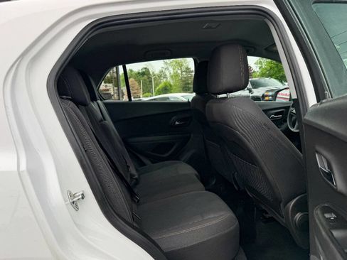 Used 2020 Chevrolet Trax LS AWD/4WD image 13