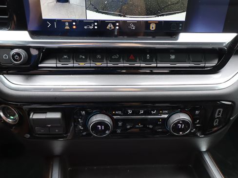 Used 2026 Chevrolet Silverado 1500 High Country AWD/4WD image 31