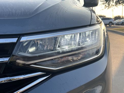 Certified 2022 Volkswagen Tiguan SE image 6