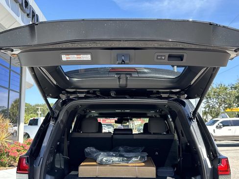 New 2025 Lexus LX 700h Overtrail image 12