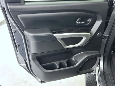 Used 2021 Nissan Titan SL w/ Moonroof Package image 20