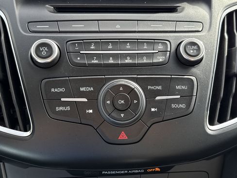 Used 2015 Ford Focus SE w/ Equipment Group 201A image 21