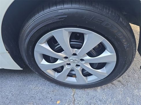 Used 2020 Toyota Corolla LE image 8