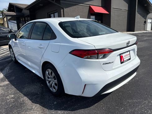 Used 2022 Toyota Corolla LE image 3