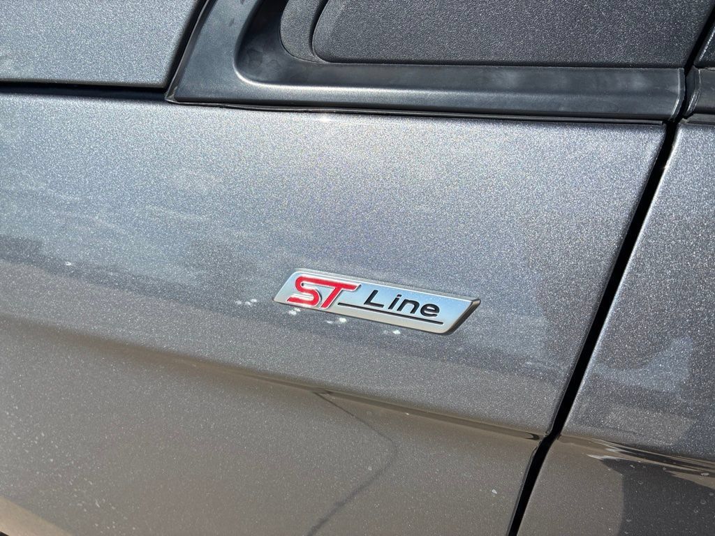 Used 2022 Ford Edge ST-Line w/ Class II Trailer Tow Package AWD/4WD image 5