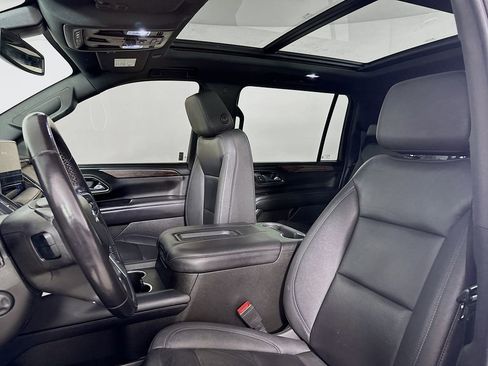 Used 2022 Chevrolet Suburban Z71 w/ Luxury Package image 8