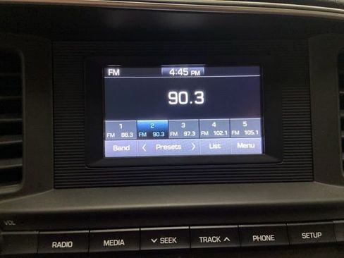 Used 2019 Hyundai Elantra SE image 31