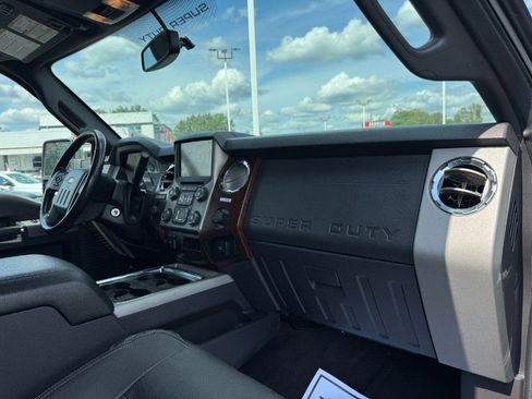 Used 2016 Ford F250 Lariat w/ Lariat Ultimate Package AWD/4WD image 19
