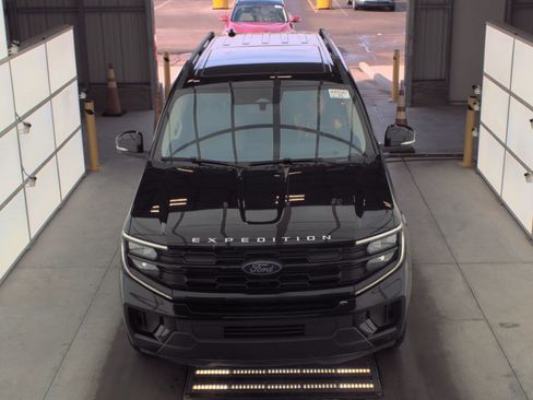Used 2025 Ford Expedition Max Active image 2