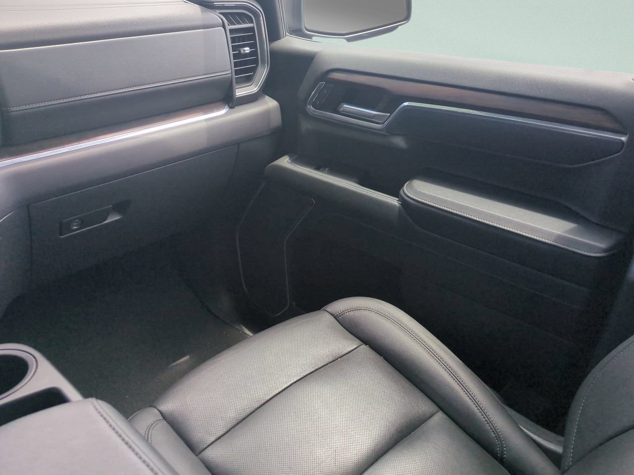 Used 2025 GMC Sierra 1500 SLT RWD image 13