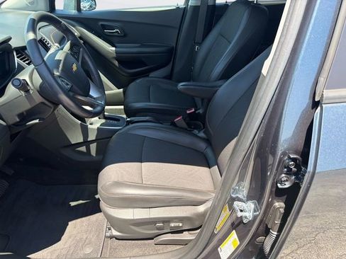 Used 2022 Chevrolet Trax LT w/ LT Convenience Package AWD/4WD image 21