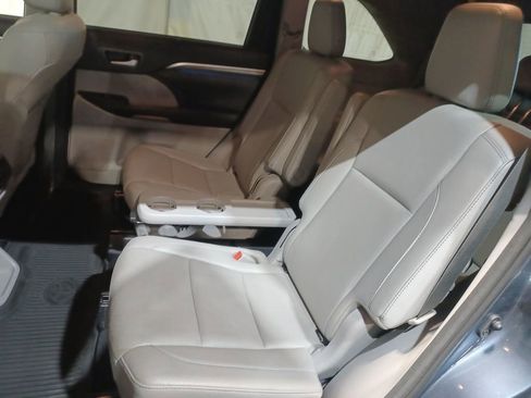 Used 2018 Toyota Highlander Limited w/ Protection Package #3 image 25