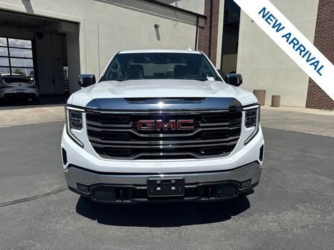 Used 2023 GMC Sierra 1500 SLT w/ SLT Premium Package AWD/4WD image 2