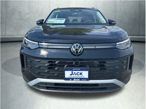 New 2025 Volkswagen Tiguan SE image 5