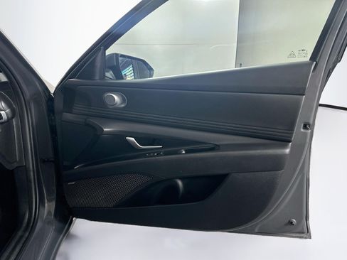 Used 2025 Hyundai Elantra Limited FWD image 33