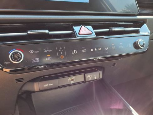 Used 2025 Kia Niro EX Touring FWD image 20