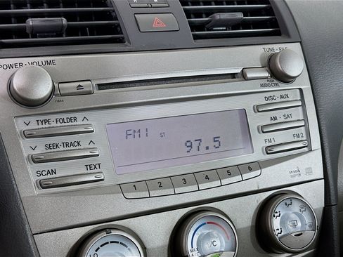 Used 2011 Toyota Camry LE w/ LE Extra-Value Pkg image 21