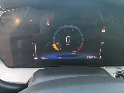 Used 2025 Chevrolet Trax LT w/ LT Convenience Package FWD image 2