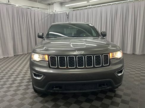 Used 2019 Jeep Grand Cherokee Laredo image 2