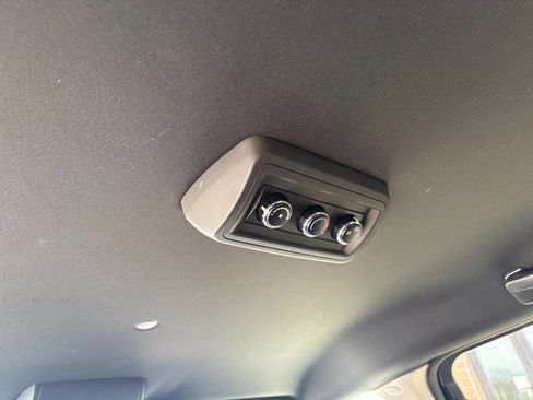 Used 2017 Dodge Grand Caravan SXT image 19