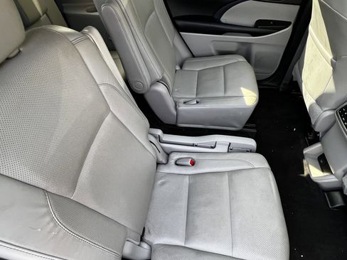 Used 2019 Toyota Highlander Limited Platinum image 40