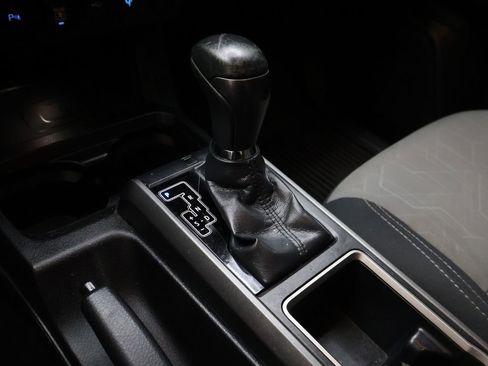 Used 2020 Toyota Tacoma TRD Off-Road w/ Technology Package AWD/4WD image 23