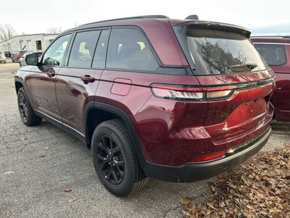 Used 2025 Jeep Grand Cherokee Altitude