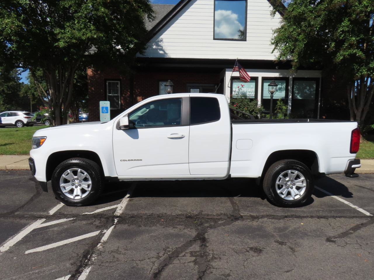 Used 2022 Chevrolet Colorado LT w/ Fleet Safety Package RWD image 3