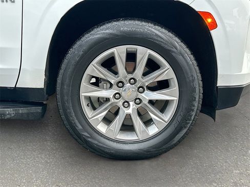 Used 2023 Chevrolet Suburban Premier image 33