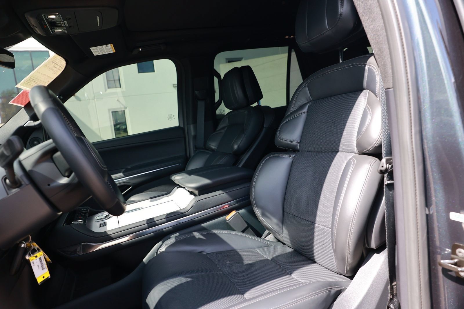 Used 2025 Lincoln Navigator L Reserve w/ Jet Appearance Package AWD/4WD image 24