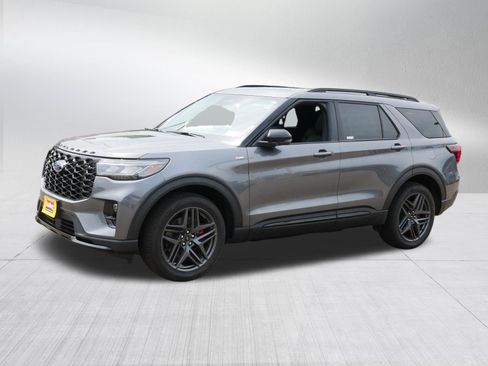 Used 2025 Ford Explorer ST-Line w/ Premium Package AWD/4WD image 3