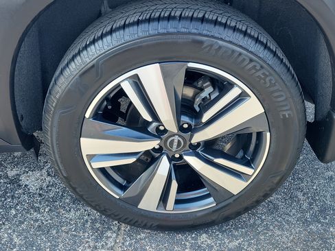 Certified 2025 Nissan Rogue SL FWD image 9
