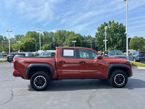 Used 2025 Toyota Tacoma TRD Off-Road AWD/4WD image 5