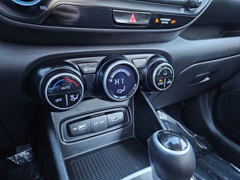 Used 2022 Hyundai Venue SEL image 20