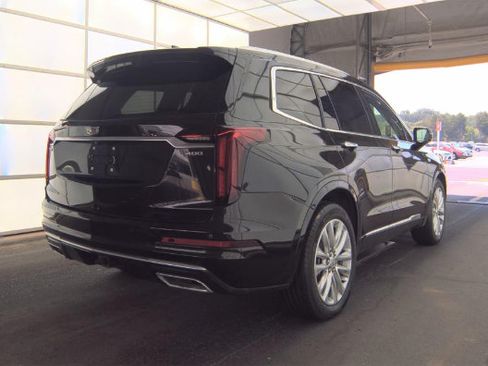 Used 2020 Cadillac XT6 Premium Luxury FWD image 2