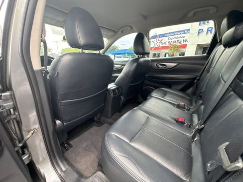 Used 2015 Nissan Rogue SV w/ SV Premium Package FWD image 18