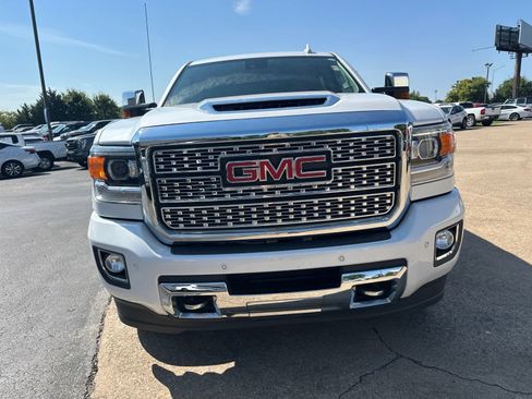 Used 2018 GMC Sierra 2500 Denali w/ Duramax Plus Package AWD/4WD image 2