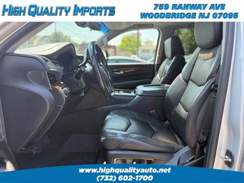 Used 2018 Cadillac Escalade Luxury AWD/4WD image 13