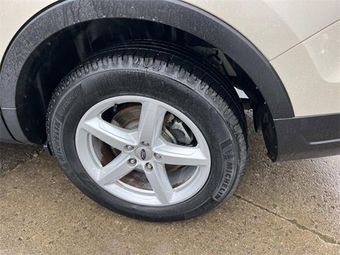 Used 2018 Ford Explorer XLT w/ Equipment Group 202A image 11