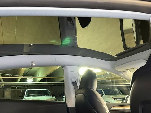 Used 2025 Tesla Model Y Long Range image 13