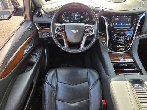 Used 2019 Cadillac Escalade Premium Luxury w/ Escalade Sport Edition AWD/4WD image 19