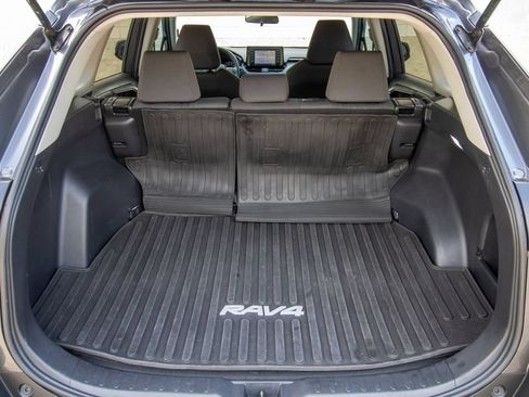 Used 2021 Toyota RAV4 XLE FWD image 36
