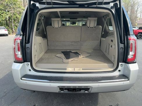Used 2019 GMC Yukon XL Denali w/ Denali Ultimate Package AWD/4WD image 9
